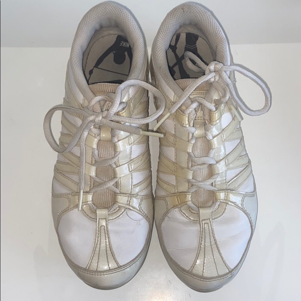 Cheerleading shoes